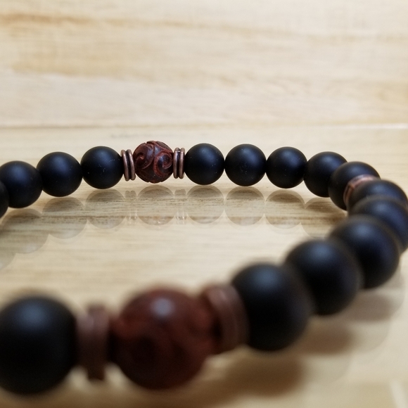 Carved Red Sandalwood & Black Onyx Stretc … - Picture 3 of 5